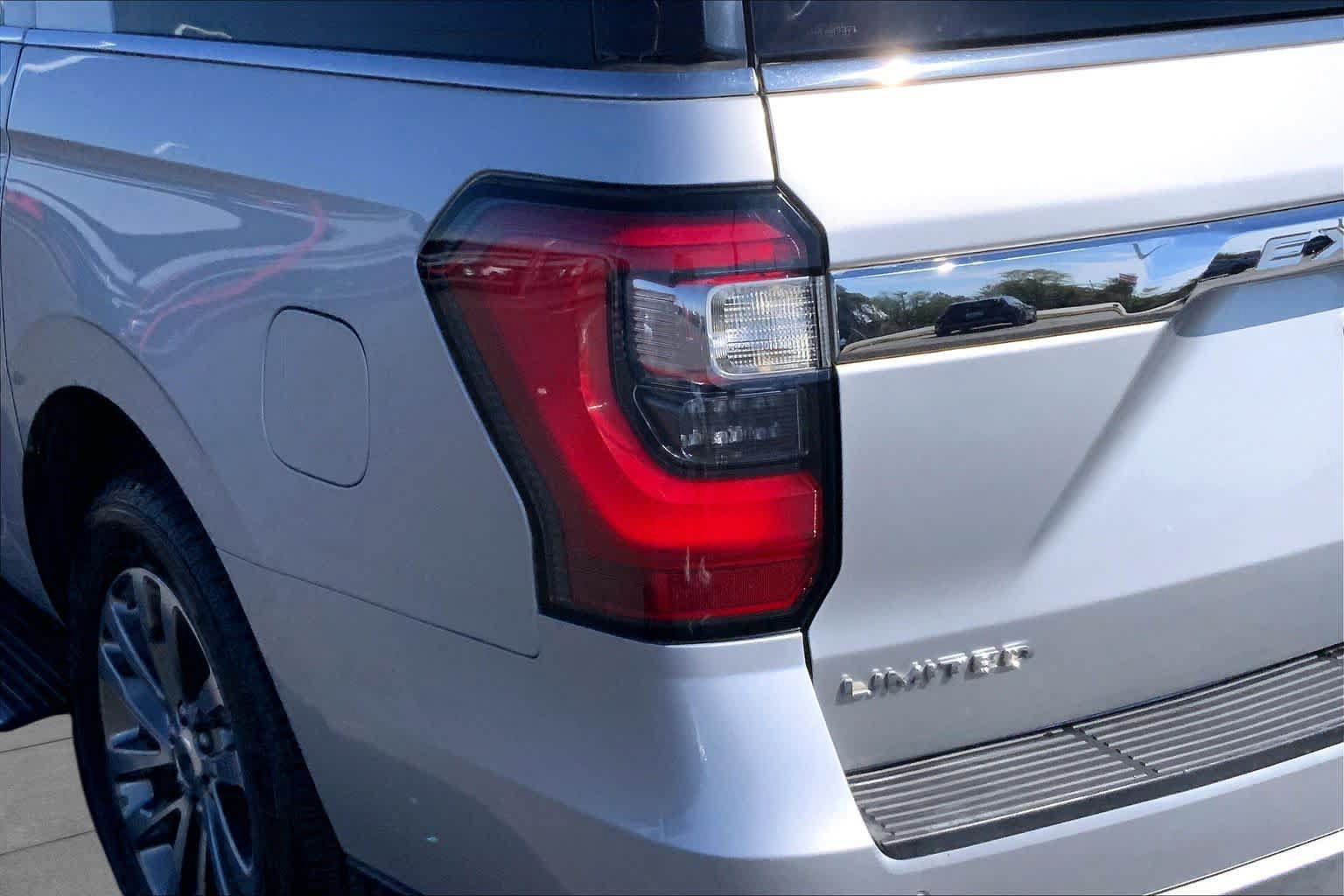 Used 2018 Ford Expedition Max Limited RWD image 29