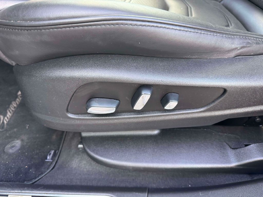 Used 2019 Cadillac XT5 Platinum AWD/4WD image 16