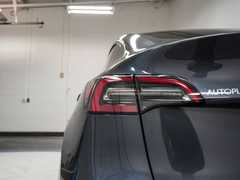 Used 2023 Tesla Model Y Long Range AWD/4WD image 31