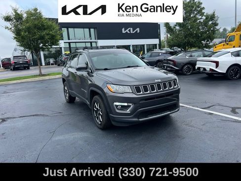 Used 2018 Jeep Compass Limited w/ Navigation Group AWD/4WD image 3