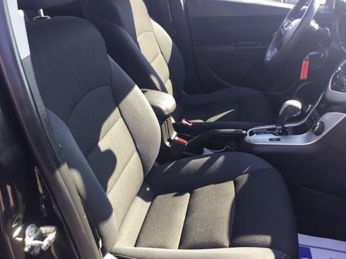 Used 2016 Chevrolet Cruze LT w/ Sun And Sound Package FWD image 38