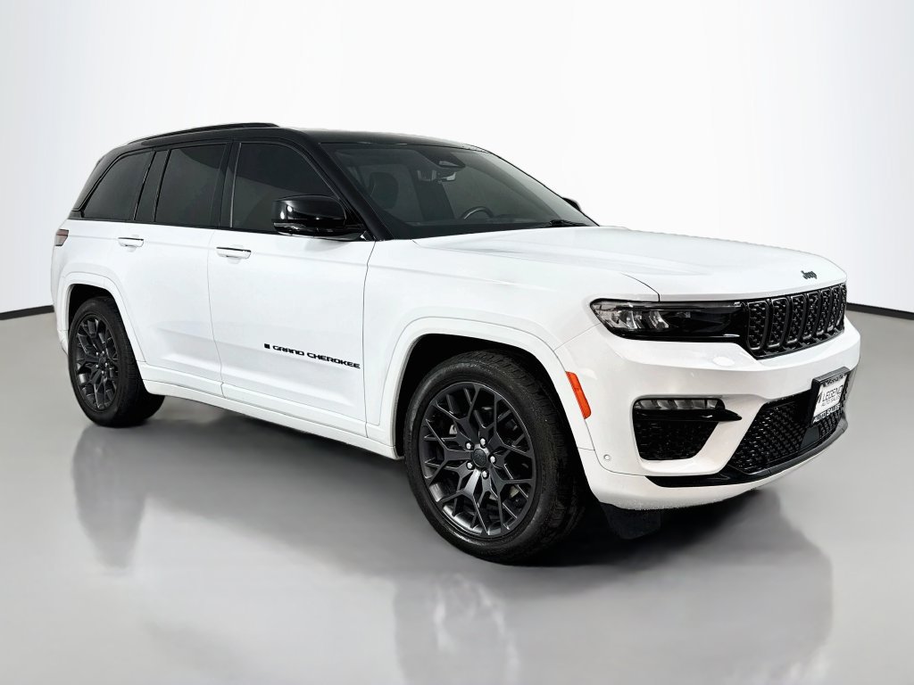 Used 2023 Jeep Grand Cherokee Summit AWD/4WD image 4