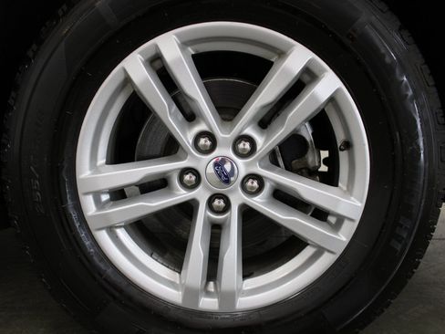 Used 2021 Ford Explorer XLT w/ Equipment Group 202A image 9