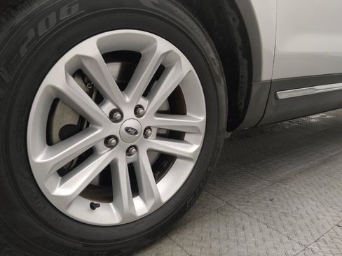 Used 2017 Ford Explorer XLT image 31