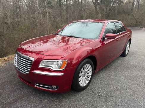 Used 2014 Chrysler 300 TOURING w/ Driver Convenience Group image 2