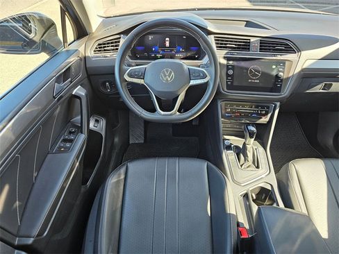 Used 2024 Volkswagen Tiguan SE w/ Panoramic Sunroof Package image 13