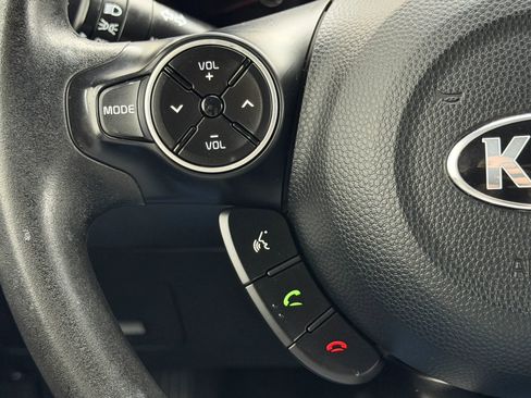 Used 2018 Kia Soul + image 19