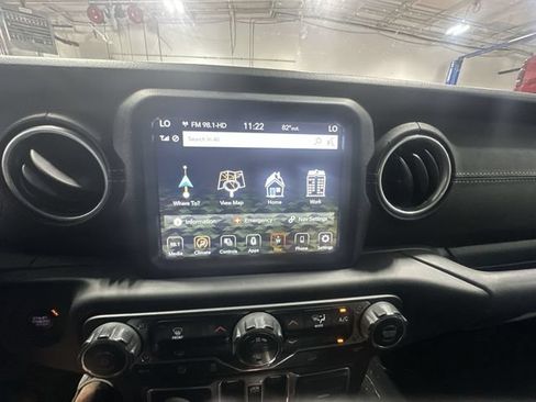 Used 2018 Jeep Wrangler Unlimited Sahara AWD/4WD image 24