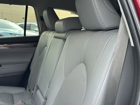 Used 2020 Toyota Highlander Limited image 30