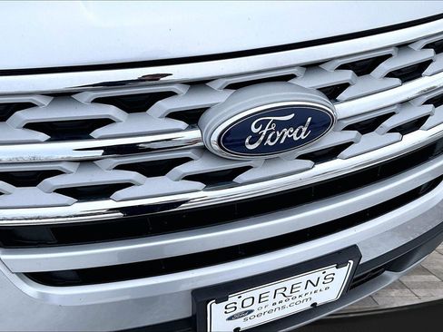 Used 2019 Ford Explorer XLT image 24