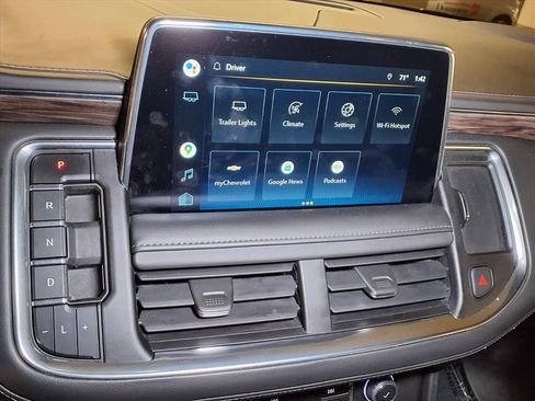 Used 2022 Chevrolet Suburban LT RWD image 4