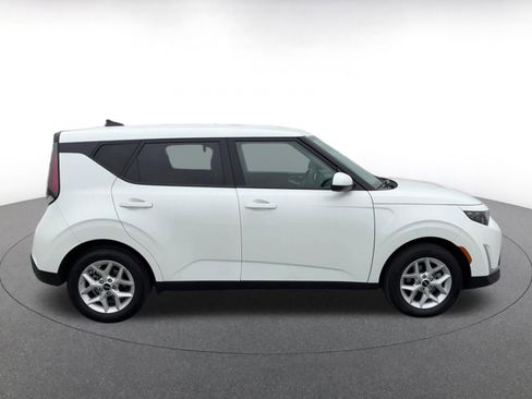 Used 2025 Kia Soul LX w/ LX Technology Package image 16