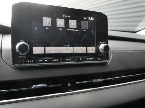 Used 2024 Mitsubishi Outlander ES image 17