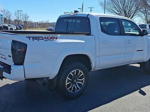 Used 2023 Toyota Tacoma TRD Sport w/ Technology Package image 8