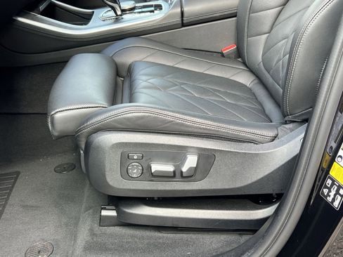 Used 2023 BMW X5 xDrive40i w/ Parking Assistance Package image 15