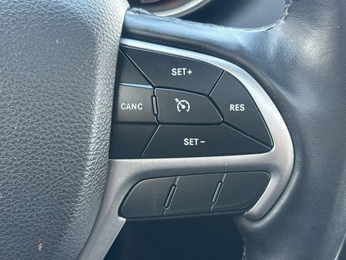 Used 2022 Jeep Grand Cherokee Limited AWD/4WD image 19