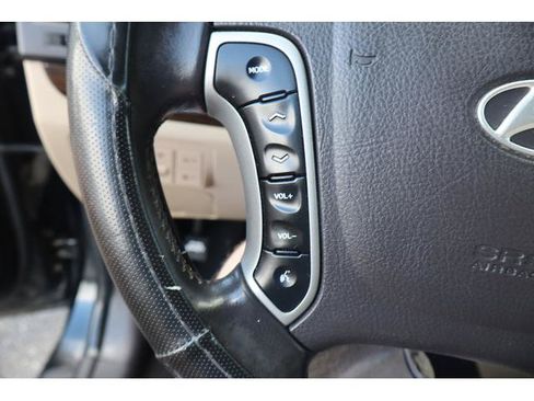 Used 2010 Hyundai Santa Fe Limited FWD image 13