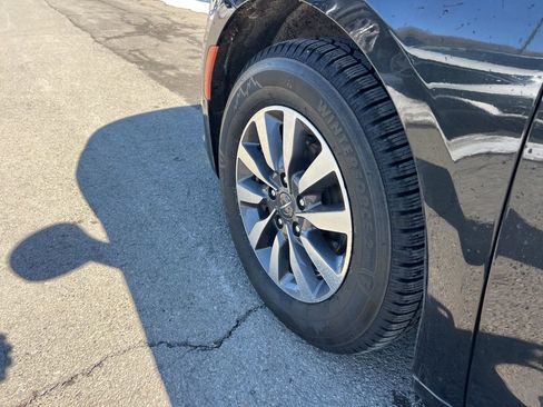 Used 2022 Chrysler Pacifica Touring-L w/ Uconnect Theater Family Group FWD image 33