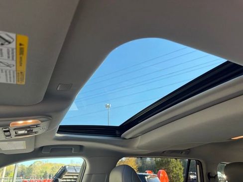 Used 2021 Toyota Highlander XLE image 35