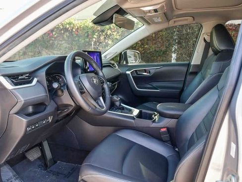 Used 2023 Toyota RAV4 XLE Premium image 14