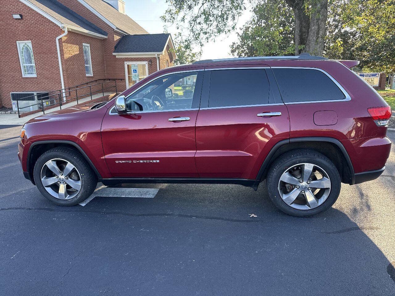 Used 2015 Jeep Grand Cherokee Limited w/ Luxury Group II AWD/4WD image 8