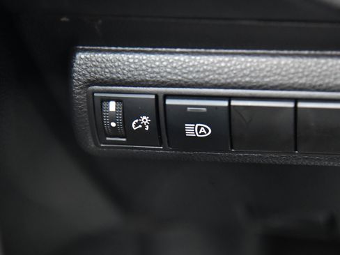 Used 2025 Toyota Corolla LE image 31