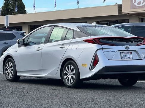 Used 2022 Toyota Prius Prime LE image 9