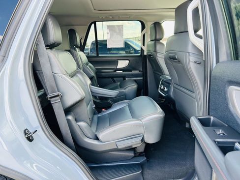 Used 2025 Ford Expedition Active AWD/4WD image 40