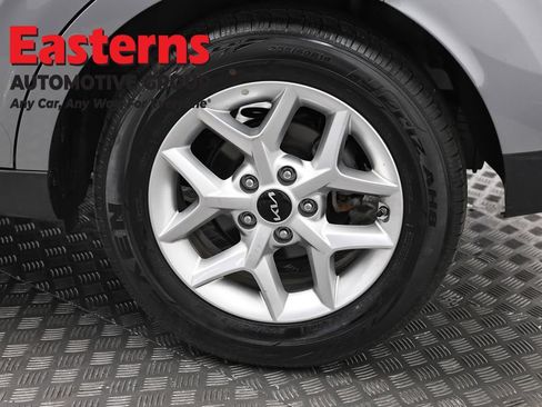 Used 2025 Kia Soul LX w/ LX Technology Package FWD image 33