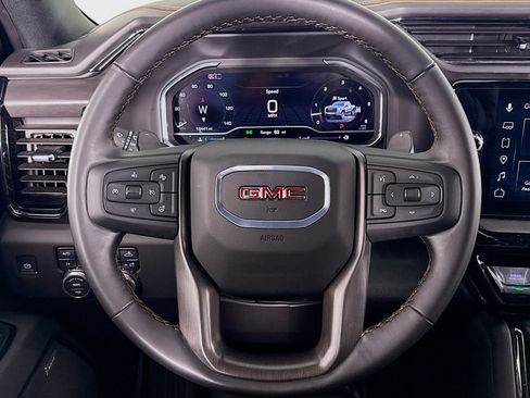 Used 2025 GMC Sierra 1500 AT4 image 17