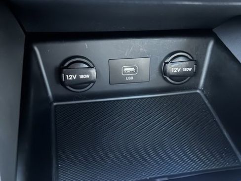 Used 2022 Hyundai Ioniq SE image 31