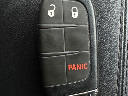 Used 2025 Jeep Compass Trailhawk AWD/4WD image 31