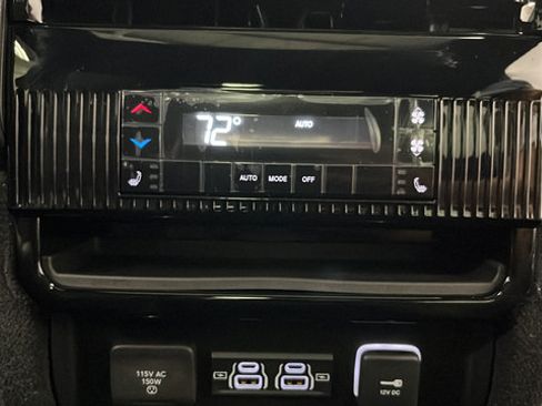 Used 2024 Jeep Wagoneer Series II w/ Premium Group I AWD/4WD image 39