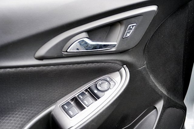 Used 2025 Chevrolet Malibu RS FWD image 32