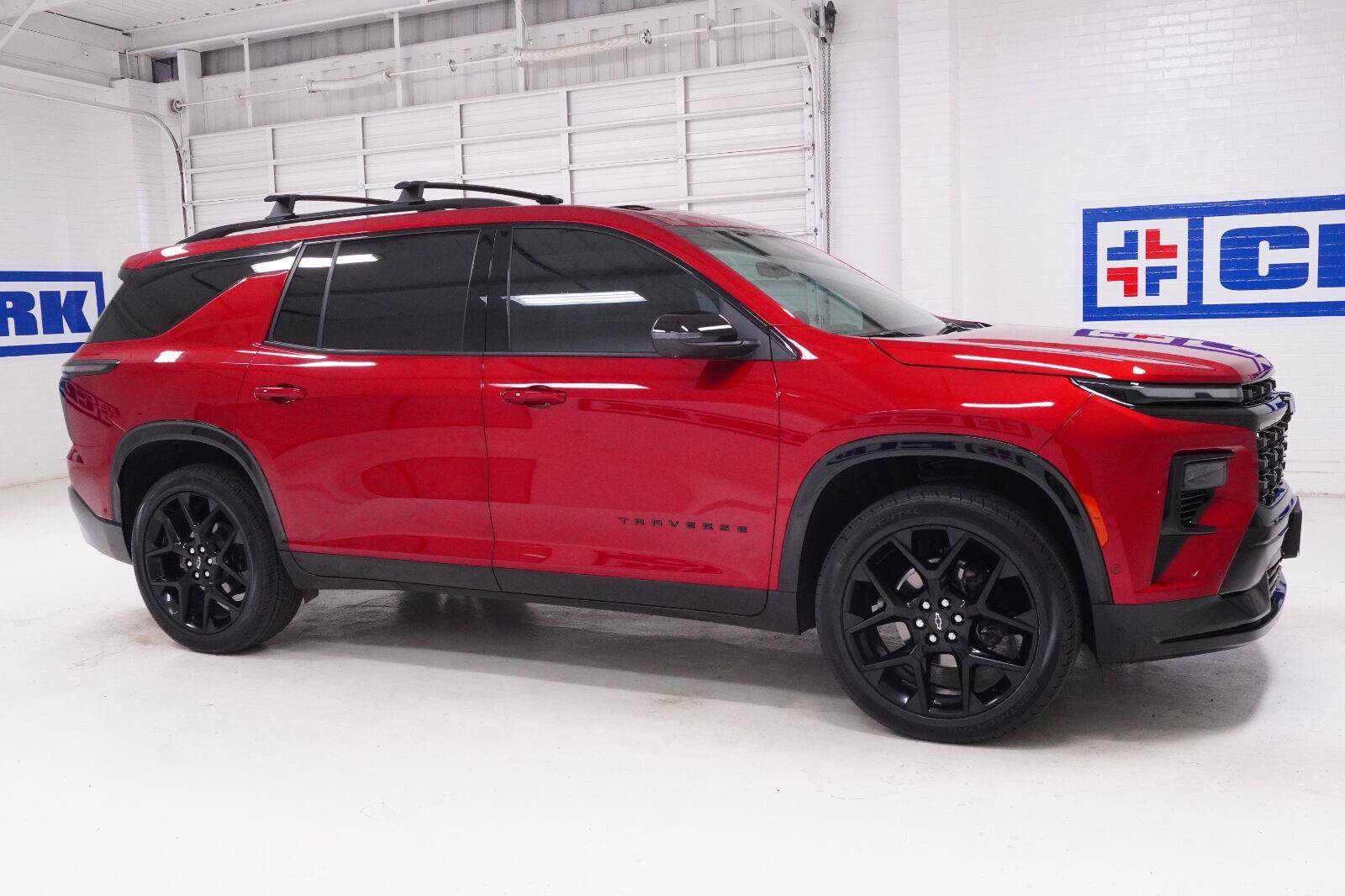 Used 2025 Chevrolet Traverse RS w/ LPO, Floor Liner Package FWD image 5