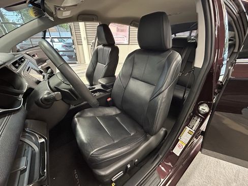 Used 2018 Toyota Avalon XLE image 8