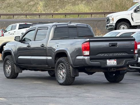 Used 2016 Toyota Tacoma TRD Sport image 6