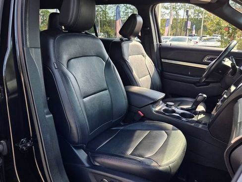 Used 2018 Ford Explorer XLT w/ Equipment Group 202A AWD/4WD image 18