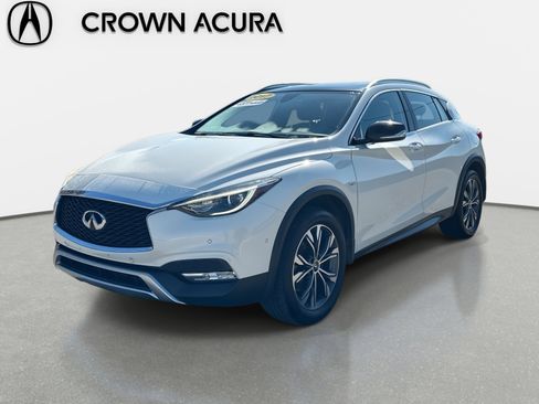 Used 2017 INFINITI QX30 Premium w/ Navigation Package image 2