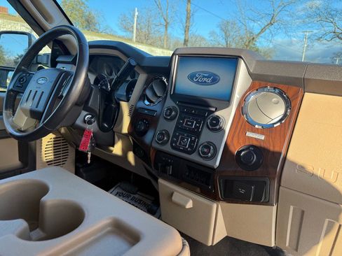 Used 2015 Ford F350 Lariat image 19