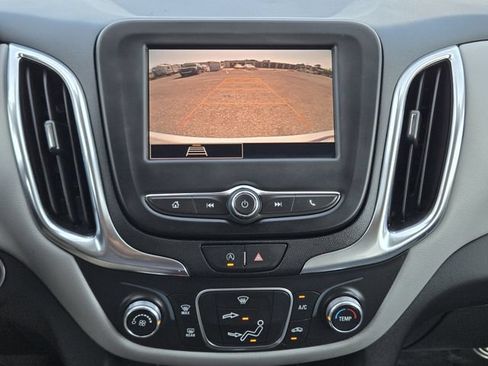 Used 2022 Chevrolet Equinox LS w/ LS Convenience Package FWD image 17