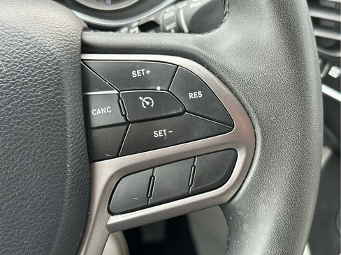 Used 2020 Jeep Cherokee Latitude Plus image 28