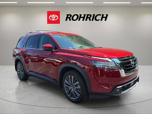 Used 2022 Nissan Pathfinder SL w/ SL Premium Package AWD/4WD image 4