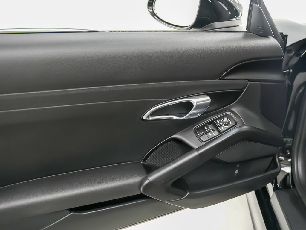 Used 2018 Porsche 718 Cayman RWD image 19