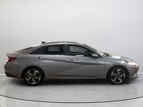 Used 2023 Hyundai Elantra SEL w/ Convenience Package FWD image 10