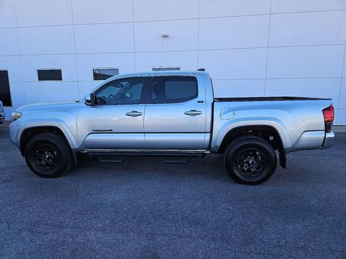 Used 2022 Toyota Tacoma SR5 image 3