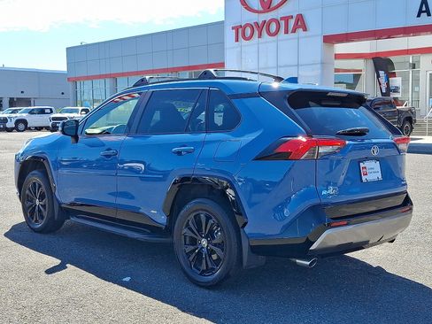 Used 2023 Toyota RAV4 SE w/ SE Grade Weather Package AWD/4WD image 5