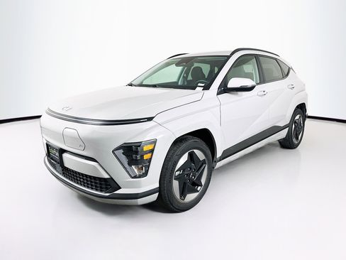 Used 2024 Hyundai Kona SEL FWD image 3