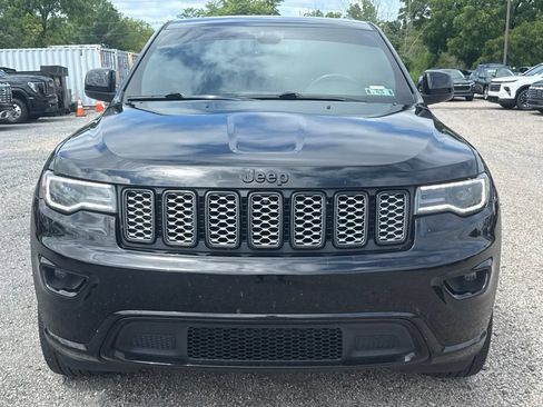 Used 2022 Jeep Grand Cherokee Laredo X AWD/4WD image 2