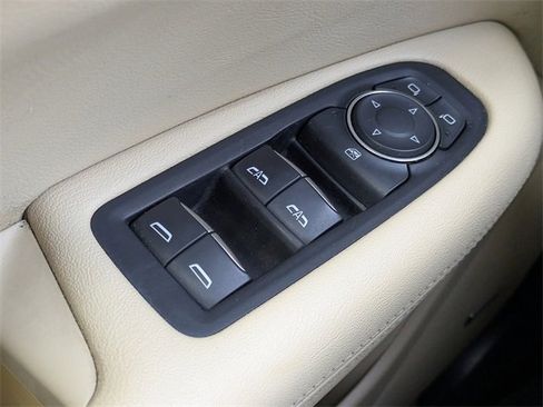 Used 2017 Cadillac XT5 FWD image 24